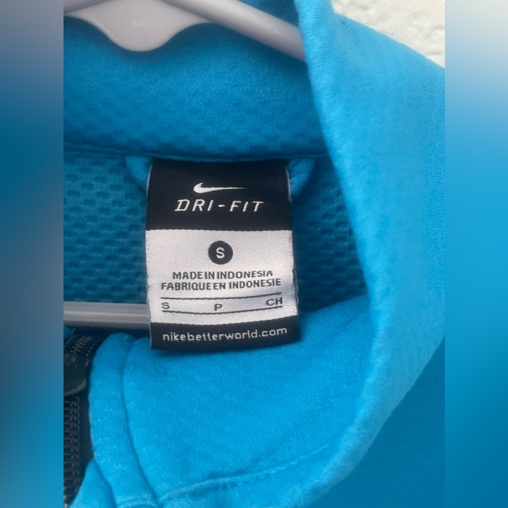 Nike size small zip up jacket.